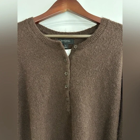 Banana Republic Brown Women's Sweater - Picture 2 of 5